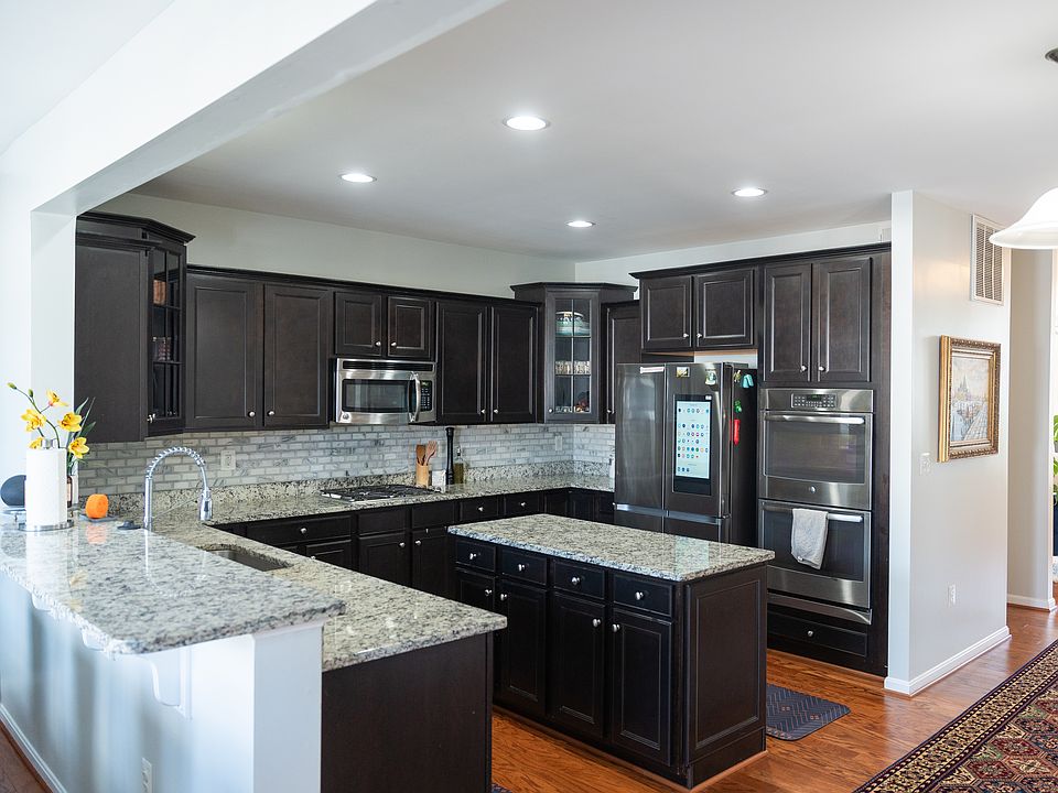 Gourmet Kitchen, Stainless Steel Appliances