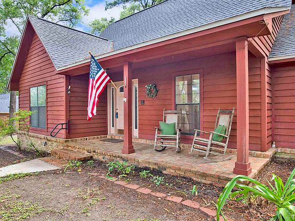 2nd image of 2821 Mandeville Ln
