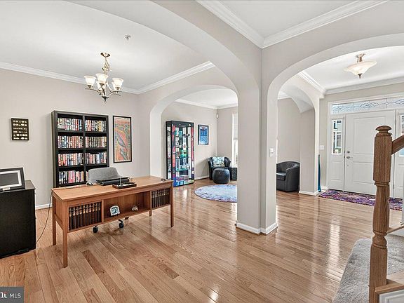 5th image of 3044 Palatine Dr
