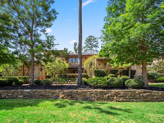 2nd image of 15 N Badger Lodge Cir