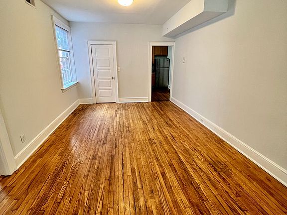 3rd image of 1121 W Grace St APT 5