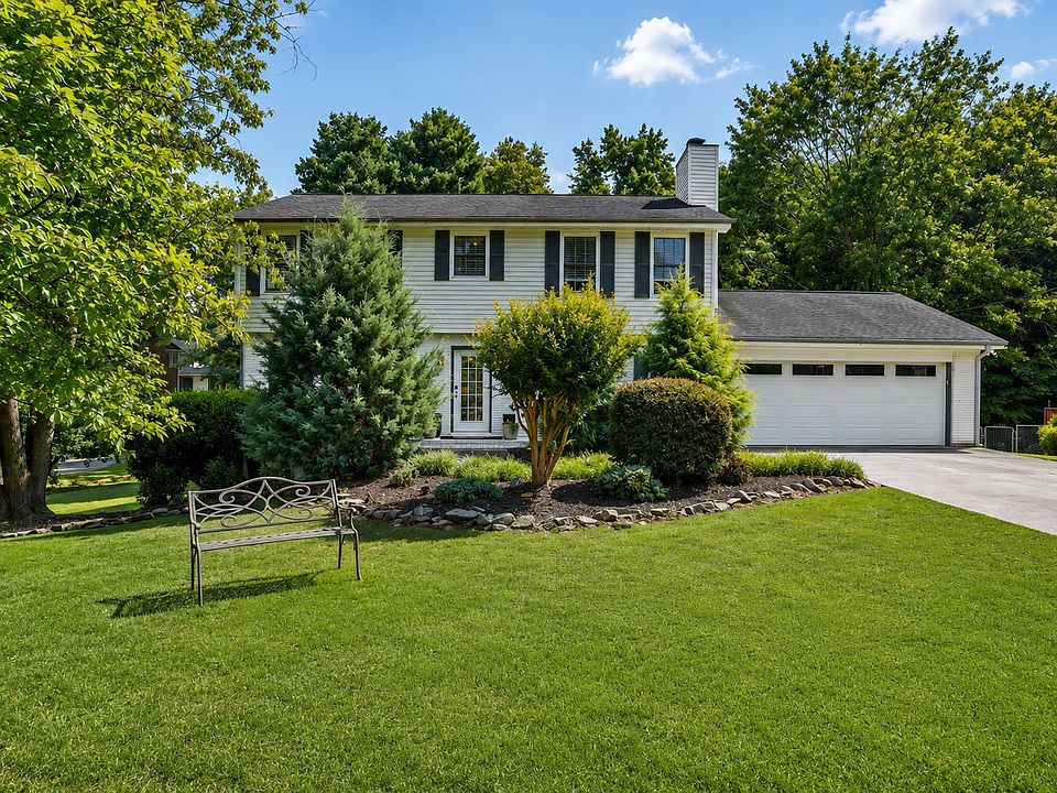 1st image of 4752 Village North Ct