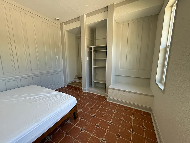 1002 S Glenwood Blvd — Photo 4