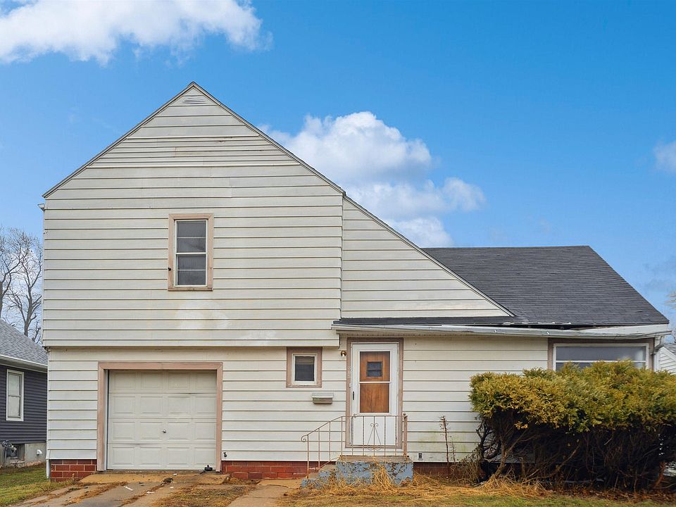 1st image of 305 4th Ave SE