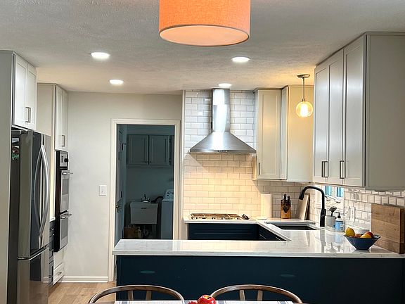 3rd image of 3313 Midland Dr SE
