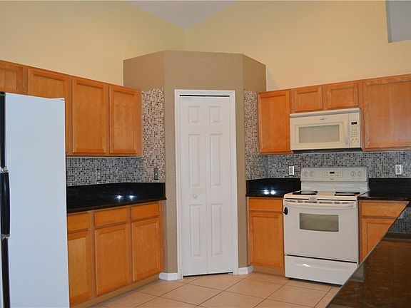 5th image of 576 Hatchwood Dr