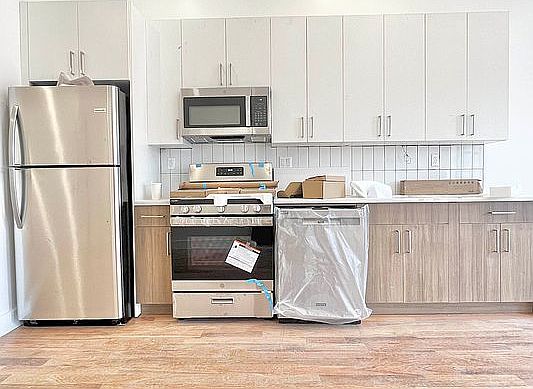 4th image of 248 Patchen Ave #2