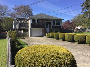 136 Newport Ave, Middletown, RI 02842