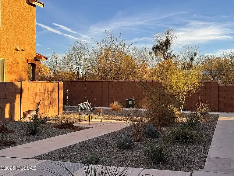 1032 E Descent St — Photo 28