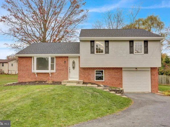 13 Dale Dr, Oley, PA 19547