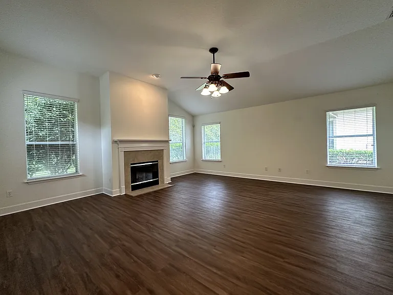 5204 Comfort Ct — Photo 12