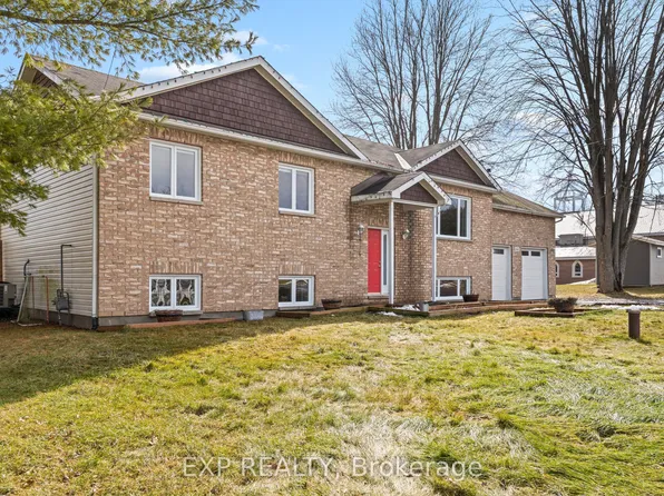 10610 Maple St, North Dundas, ON K0E 1W0