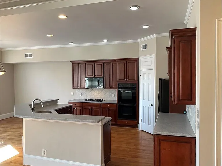 6193 Spalding Dr — Photo 9