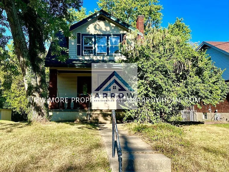 1115 Elberon Ave — Photo 1