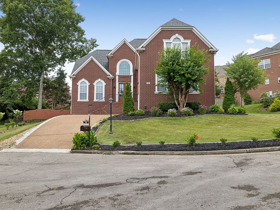 1st image of 608 Banbury Pl