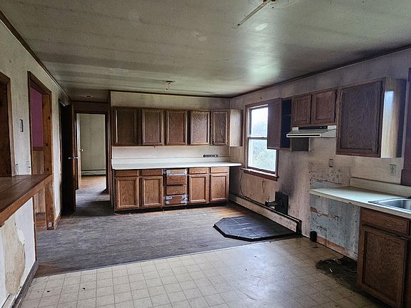 3rd image of 160 Skowhegan Road