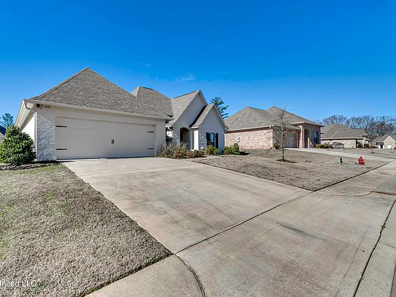 3rd image of 118 Hampstead Dr