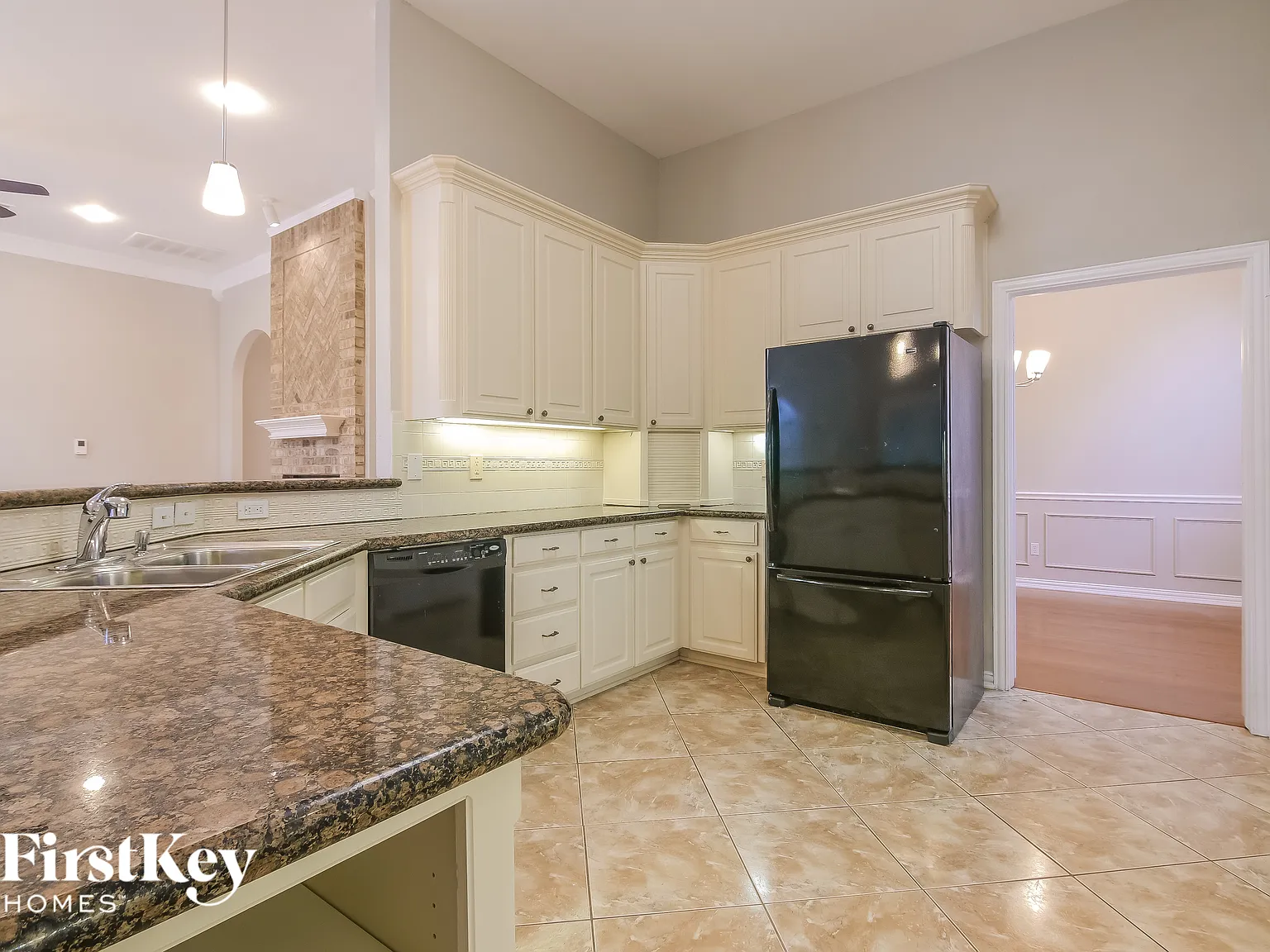 4 bed, 2.5 bath, 2615 sqft, $3,195 — Photo 4
