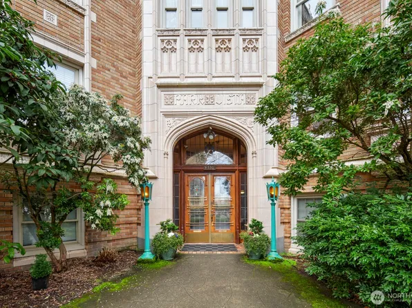 5810 Cowen Place NE #104, Seattle, WA 98105