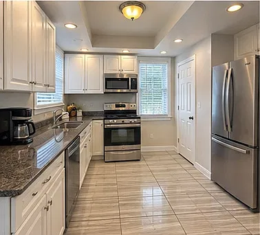 3 bed, 1383 sqft, $3,300 — Photo 2