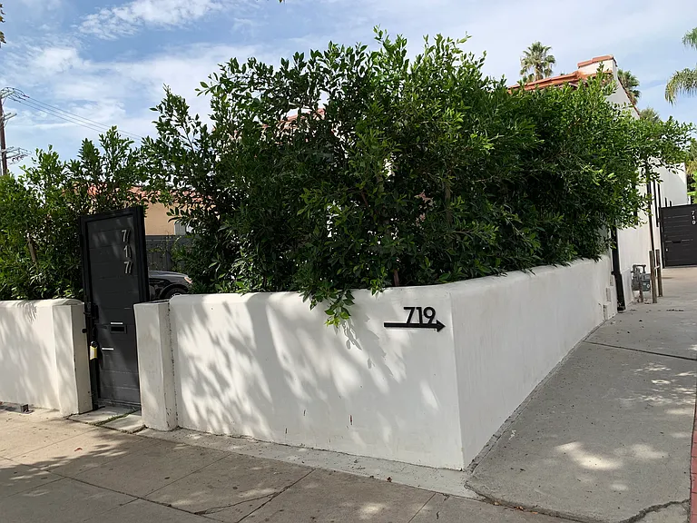 719 N Formosa Ave — Photo 2