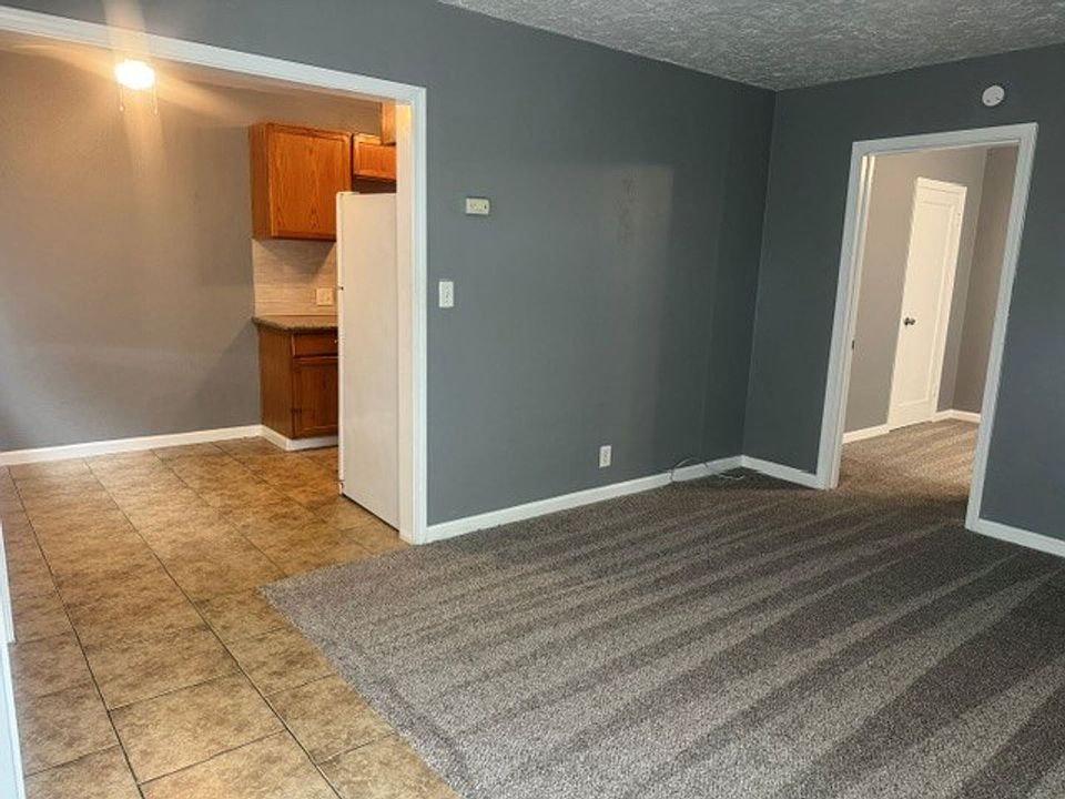 1st image of 112 Fairview Ave #114