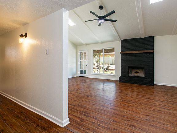3rd image of 8308 Janis Dr NE