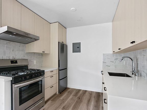 2nd image of 300 California Ave APT 31