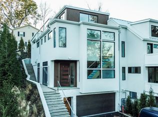 56 Spring St #TOWNHOUSE 1, Greenwich, CT 06830