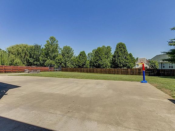 4th image of 2409 Tana Way