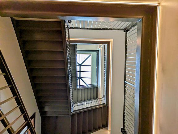 4th image of 17 Palafox Pl #210