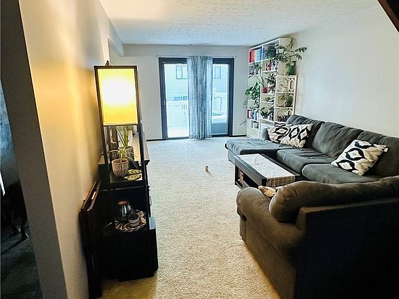 3rd image of 272 Deepwood Dr