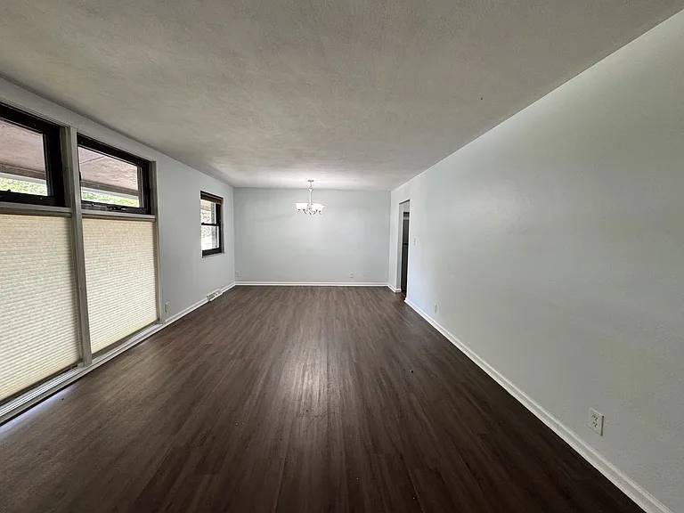 716 Cranford Dr — Photo 7