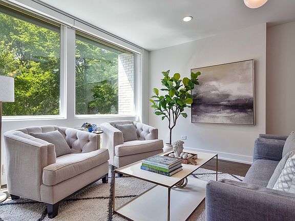 4th image of 1639 N Artesian Ave #1S