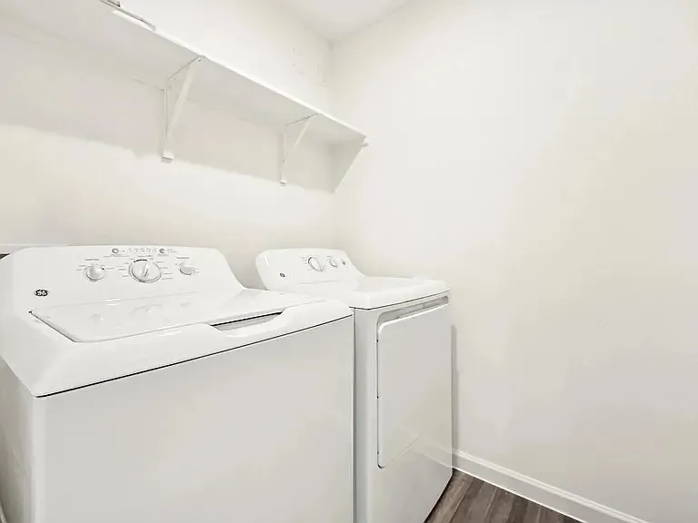 2204 Burnwood St — Photo 17