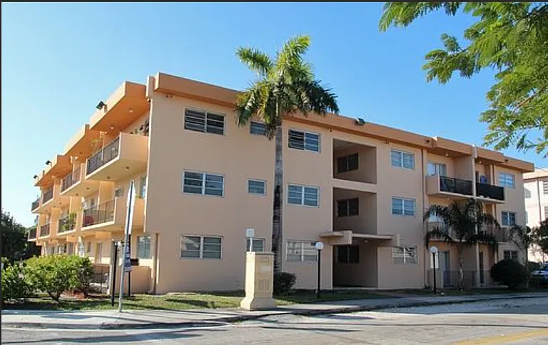 1700 SW 19th St #1 — Photo 1