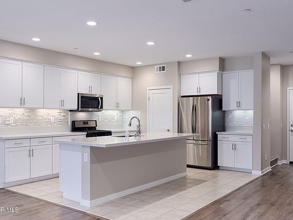 4th image of 151 Farmhouse Dr Unit 3