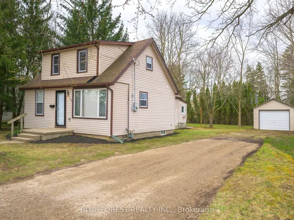 186 Victoria St, Southwest Middlesex, ON N0L 1M0