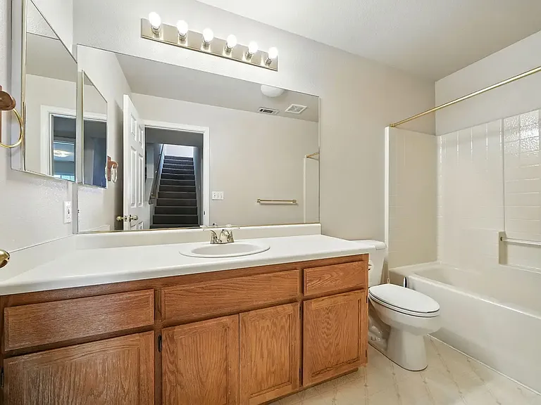 843 Montcrest Dr — Photo 11