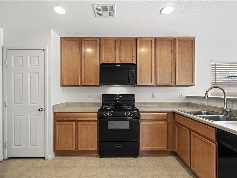8640 Bella Sparkle Ave — Photo 9