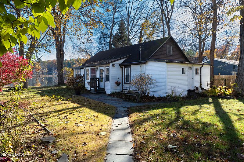 2nd image of 22 Crailo Lane