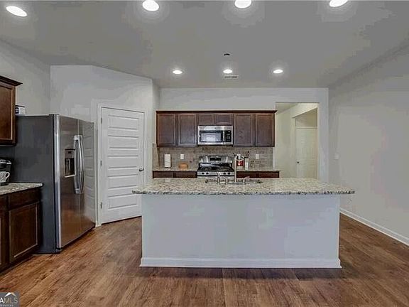 4th image of 2436 Foxy Dr