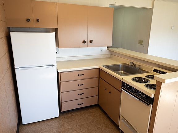 2nd image of 1016 W Bluff St #7