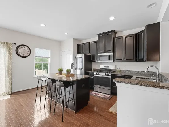 805 Bayside Ct, South Amboy, NJ 08879