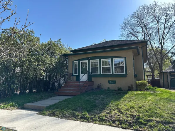 911 8th St N, Fargo, ND 58102