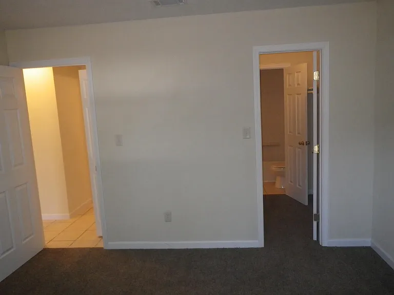 1610 Green Briar Pkwy #4 — Photo 12