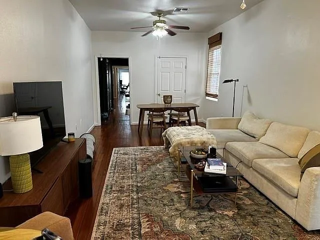 2 bed, 910 sqft, $1,650 — Photo 2