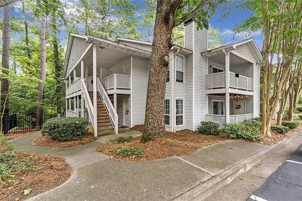 2 bed, 2.0 bath, 1060 sqft, $1,800 — Photo 1