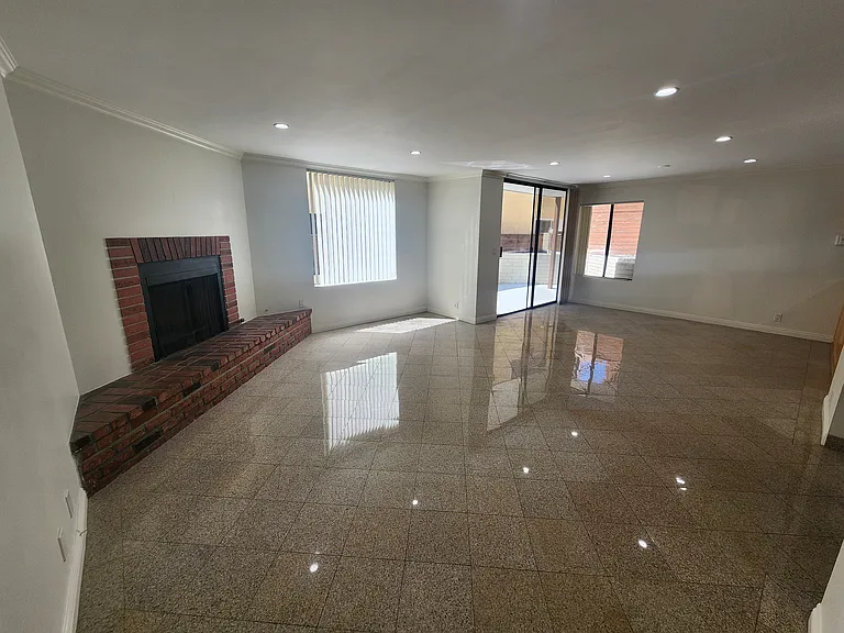626 N Isabel St #202 — Photo 44