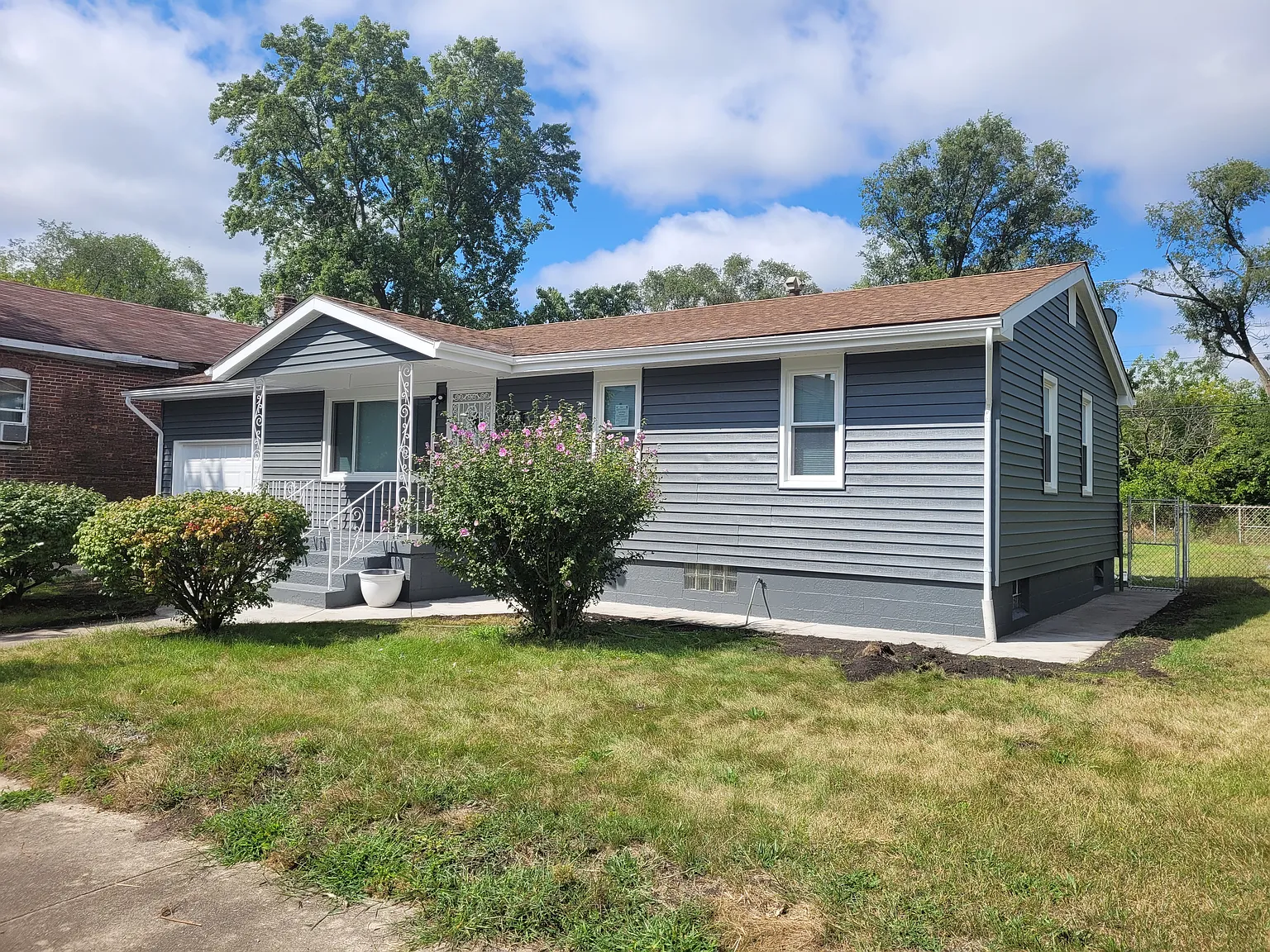 3 bed, 1.5 bath, 1000 sqft, $1,500 — Photo 2